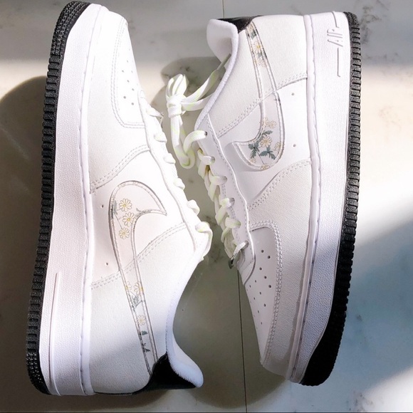 Nike Airforce 1 🌼 - Picture 2 of 5